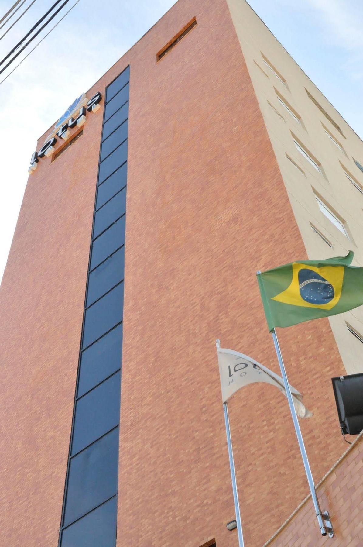 Lotus Hotel - A 6 Km Do Santuario De Aparecida-Sp Guaratinguetá Eksteriør bilde
